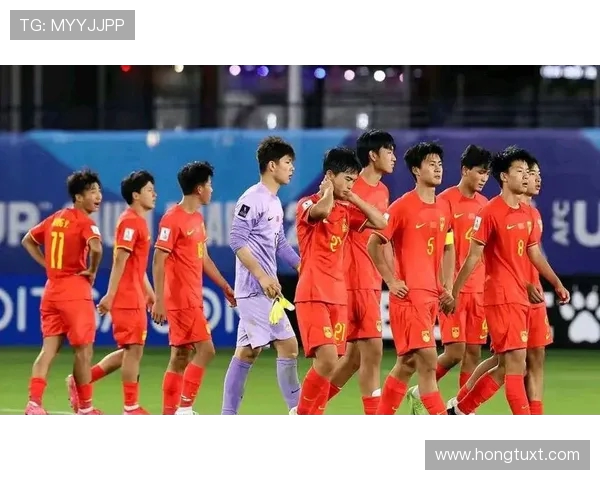 中国U16足球队迎战马其顿青少年队力争胜利展现青春风采