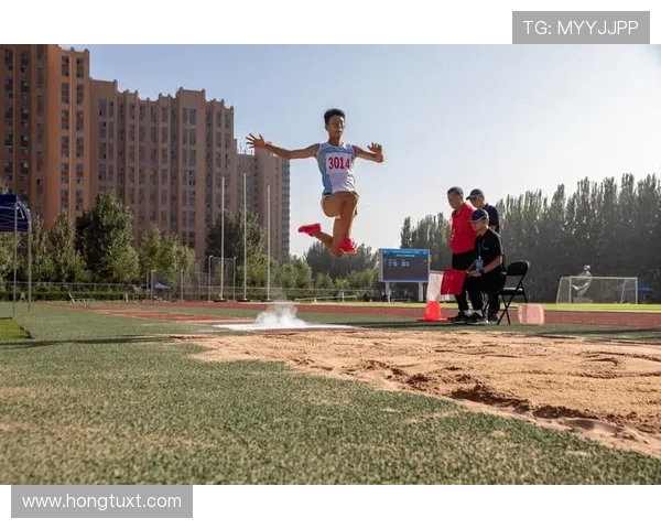 特奥精神激励人心展现无畏勇气与团结力量的精彩瞬间 特奥精神激励人心展现无畏勇气与团结力量的精彩瞬间